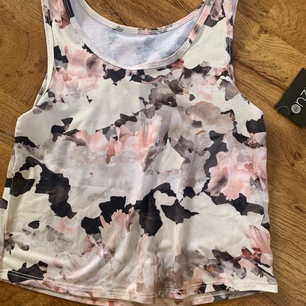 Never worn Onzie crop tank